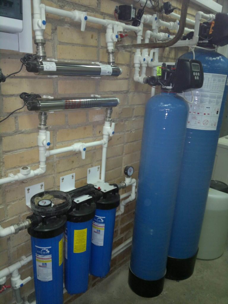 На фотографии система водоподготовки 2000 л/ч для системы увлажнения воздуха высокого давления
 