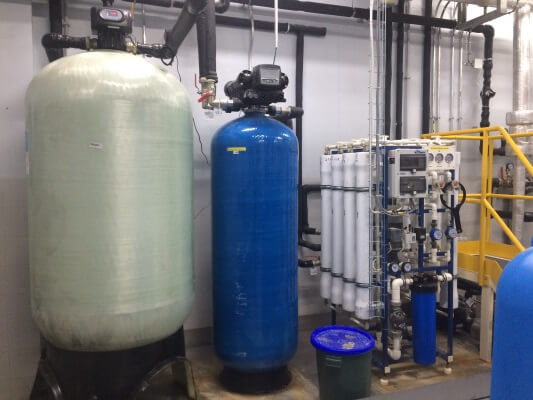 На фотографии система водоподготовки 4000 л/ч для увлажнения воздуха на табачной фабрике 