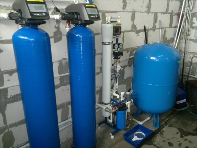 На фотографии система водоподготовки 250 л/ч для системы увлажнения на заводе по производству армированного стекла 